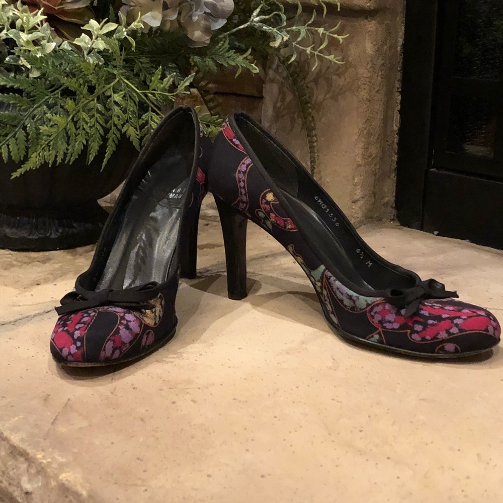 Stuart Weitzman Paisley Print Black Pumps • 6.5